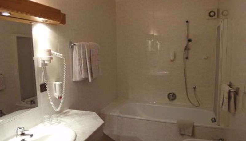 Badezimmer - Hotel zum Wolf