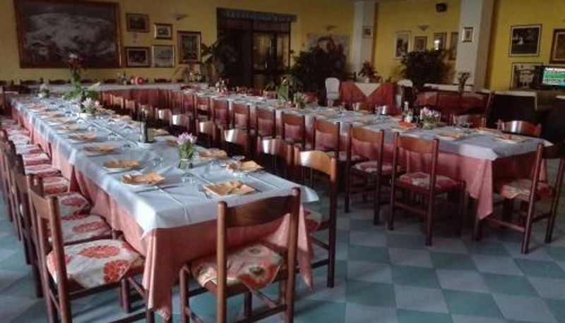 Sala de desayunos dentro del restaurante - Hotel Ebe