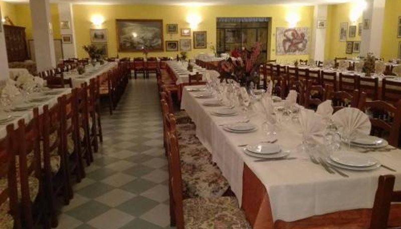 Sala de desayunos dentro del restaurante - Hotel Ebe