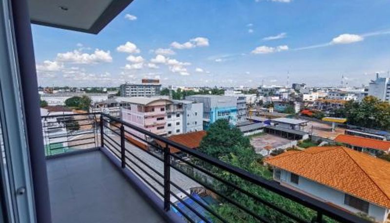 Taras - The Cottage Hotel Udon Thani