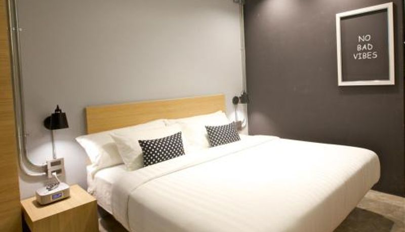 Zimmer - The Plug Hotel