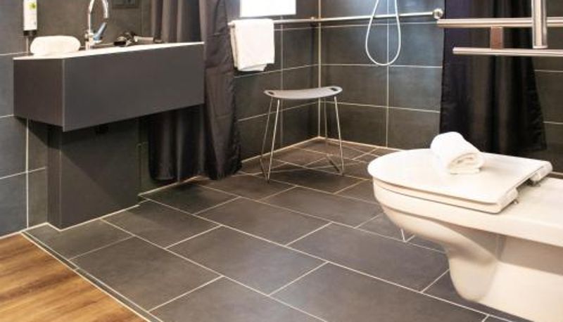 Banyo - NHI Hotel by WMM Hotels