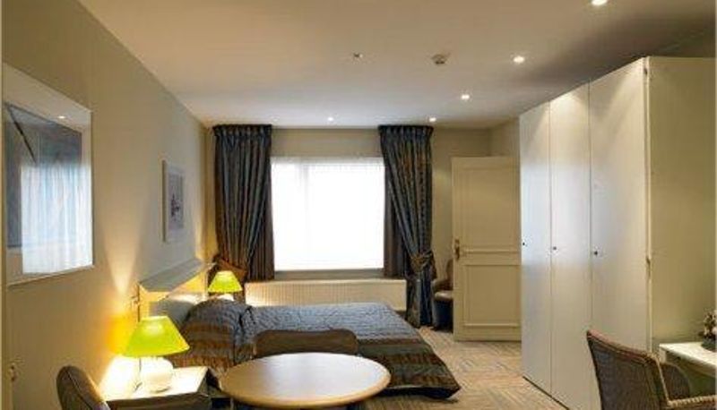 Room - Hotel Salons De Vrede