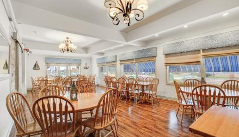 Restoran içinde kahvaltı salonu - Surf City Hotel