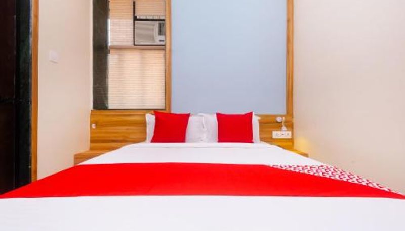 Room - Hotel Sun City Near Saifee Hospital And HN Reliance Hospital