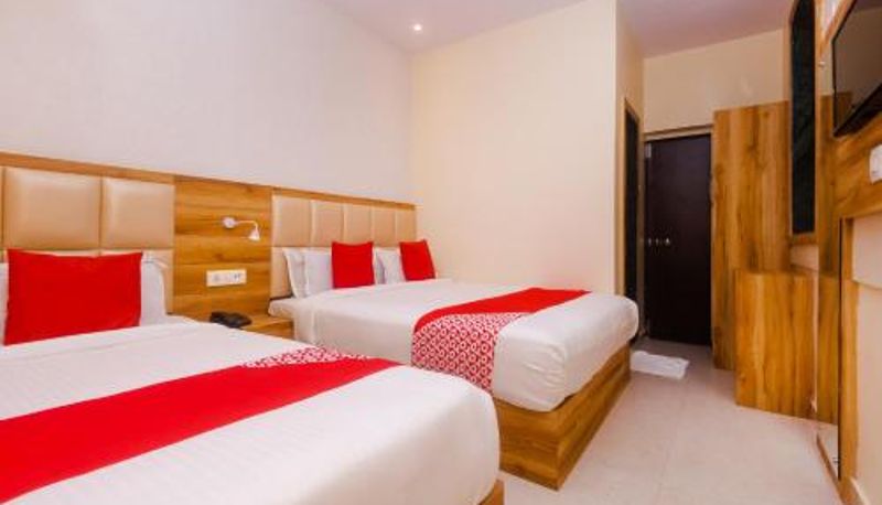 Room - Hotel Sun City Near Saifee Hospital And HN Reliance Hospital