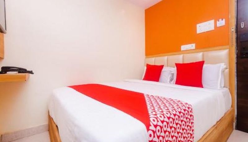 Room - Hotel Sun City Near Saifee Hospital And HN Reliance Hospital