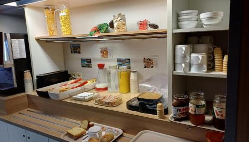 Restoran içinde kahvaltı salonu - Unisotel Saintes Ex F1