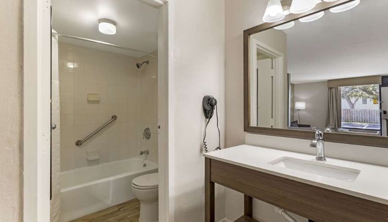 Camera - Quality Inn & Suites St Augustine Beach Area