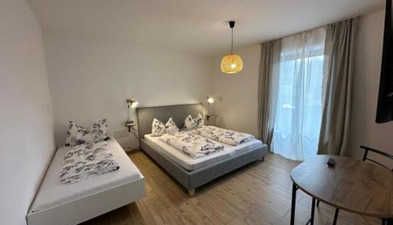 Pokój trzyosobowy - Dolomites Smart Holidays