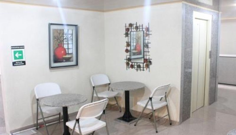 Sala de desayunos dentro del restaurante - Hoteles Bogotá Inn Lago Chico Zona T