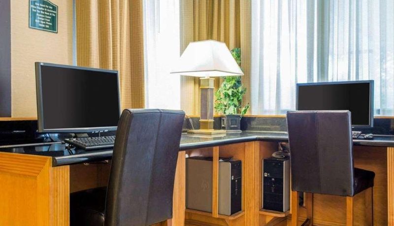 Business center - Clarion Hotel and Conference Center Nort