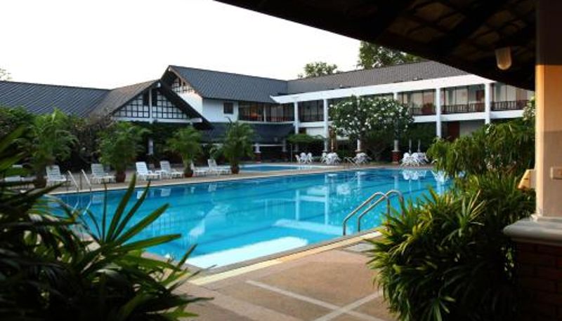 Piscina - Korat Resort Hotel