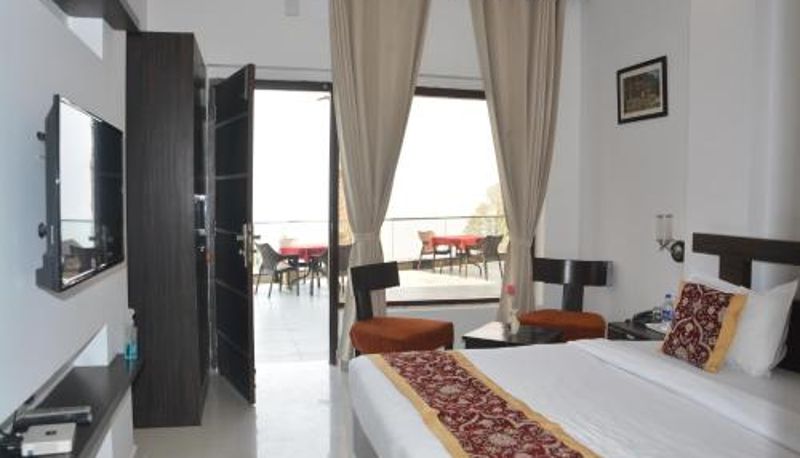 Camera - The Golden Sunrise Hotel