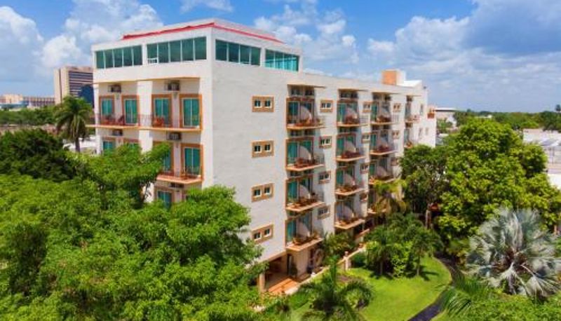 ホテルの屋外エリア - Hotel Palacio Maya