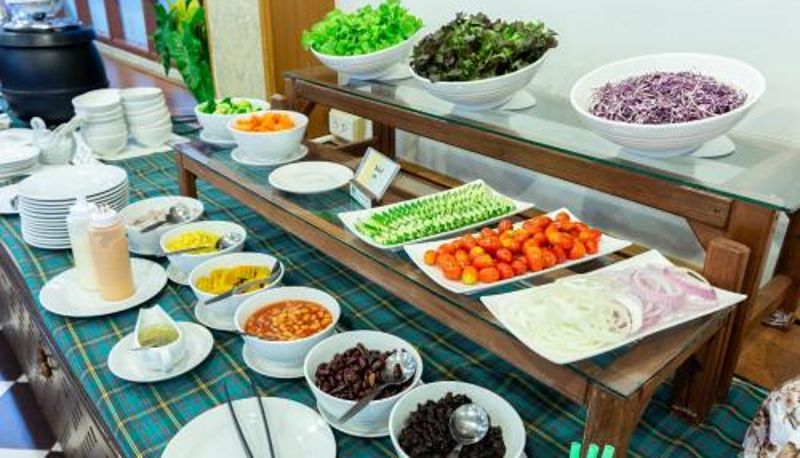 Sala prima colazione all'interno del ristorante - Surin Majestic Hotel