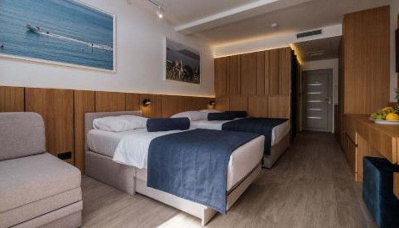 Tripla - Poseidon The Beach Hotel