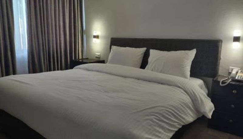 Zona exterior del hotel - Black Iris Hotel