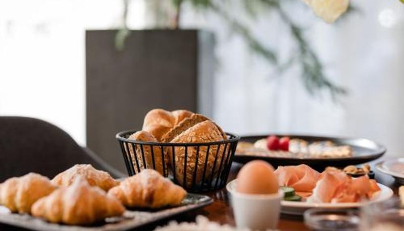 Sala de desayunos dentro del restaurante - Boutique Hundehotel Bergzeit