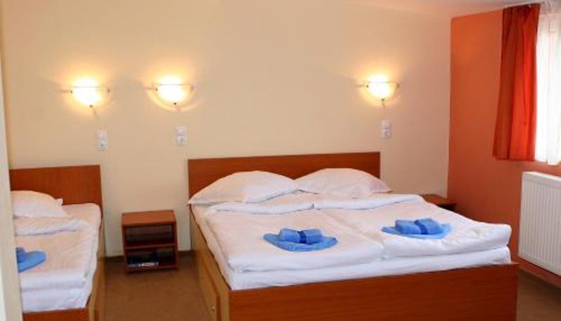 Tripla - Hotel Pamira