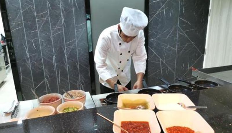 Sala śniadaniowa w restauracji - Arista Hotel Ubon
