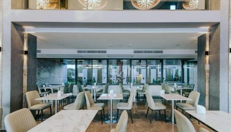 Sala śniadaniowa w restauracji - Arista Hotel Ubon