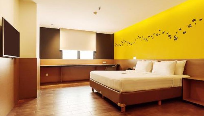 Zimmer - Yellow Bee Tangerang