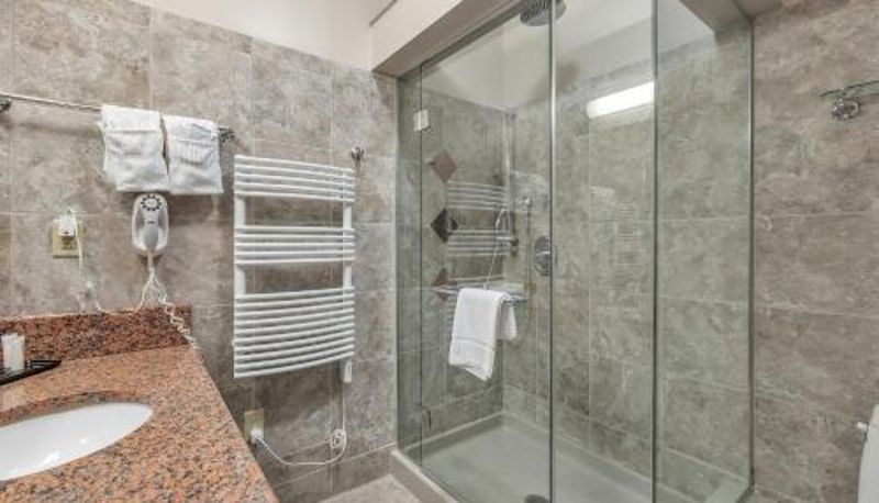 Badezimmer - The Inn at Ohio Northern University