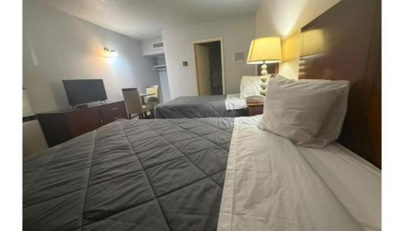 Zimmer - Greeley University Inn By Capital O I-25
