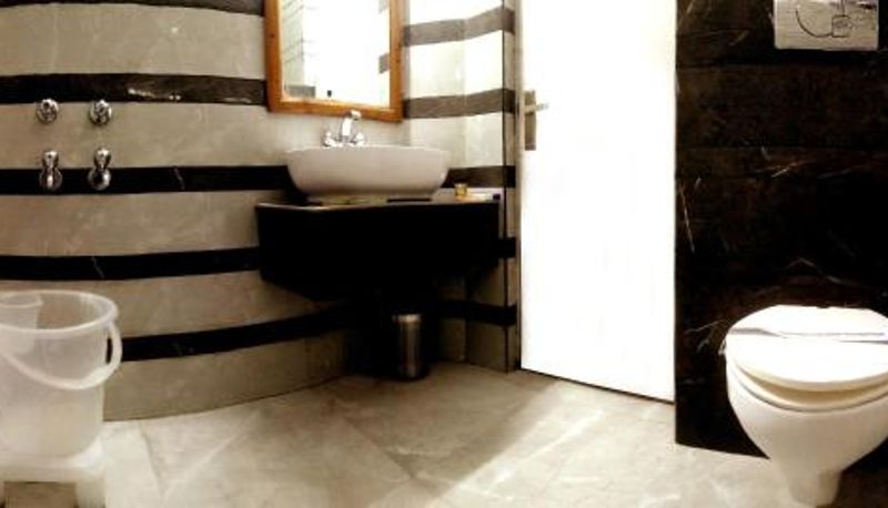 Banyo - Hotel Vatika - the riverside resort