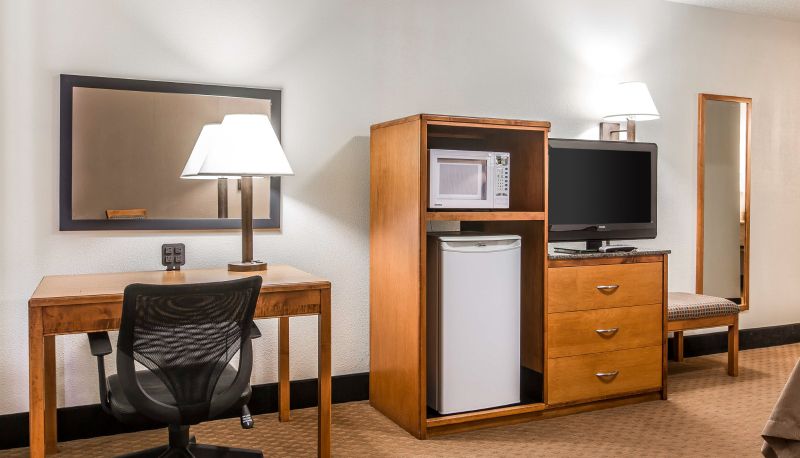 Zimmer - Bearcat Inn and Suites by Gree