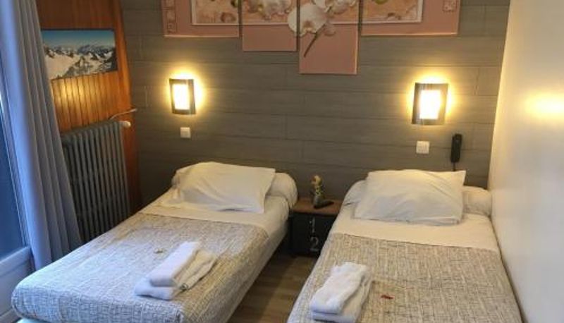 Standardzimmer - Hotel La Chaumière à 160 m du télécabine et de la gare SNCF Garage moto gratuit