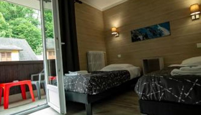 Standardzimmer - Hotel La Chaumière à 160 m du télécabine et de la gare SNCF Garage moto gratuit