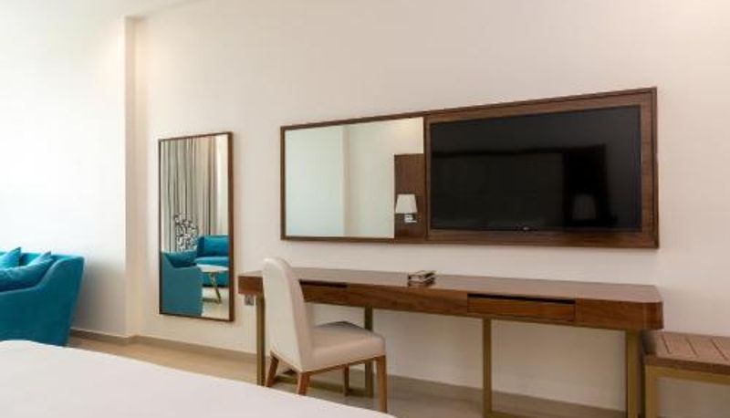 Suite - Pyramid Continental Hotel