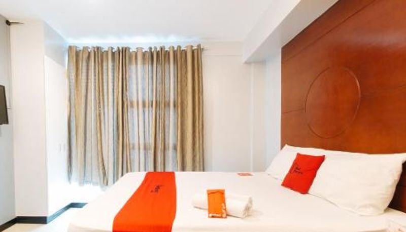 Kamer - RedDoorz near Bambang Station