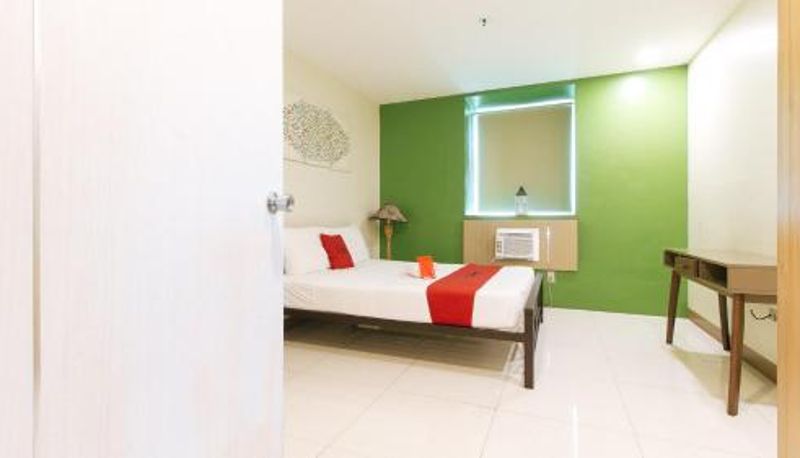 Suite - RedDoorz Plus at Kamuning Quezon City