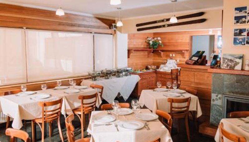 Frühstücksraum innerhalb des Restaurants - Hotel Chalet Valluga
