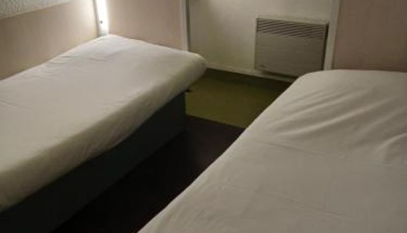 Chambre - Unisotel Valenciennes EX-hôtel F1