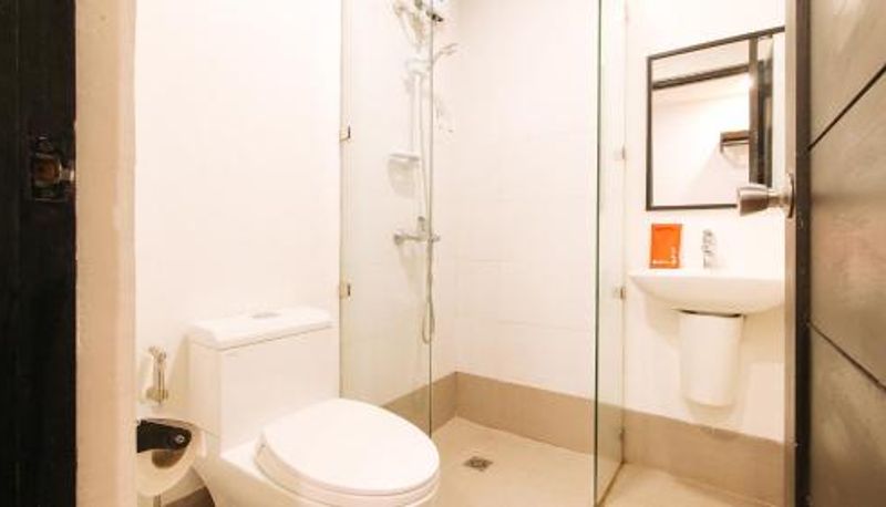 Gezinskamer - RedDoorz Plus at MM Hotel Las Pinas former RedDoorz Plus Near Bamboo Organ