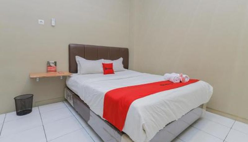 Camera - RedDoorz near BG Junction Surabaya