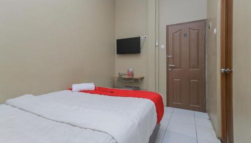 Camera - RedDoorz near BG Junction Surabaya