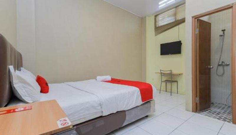 Camera - RedDoorz near BG Junction Surabaya
