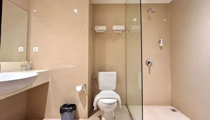 Badezimmer - Thong's Inn Hotel Kualanamu