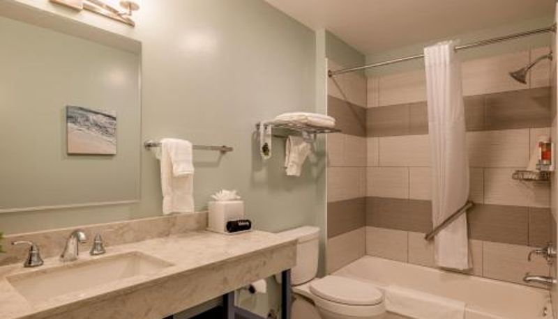 Banyo - Inn At Moss Landing Point