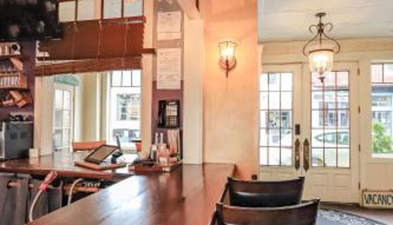 Bar - The Charlotte Hotel & Restaurant