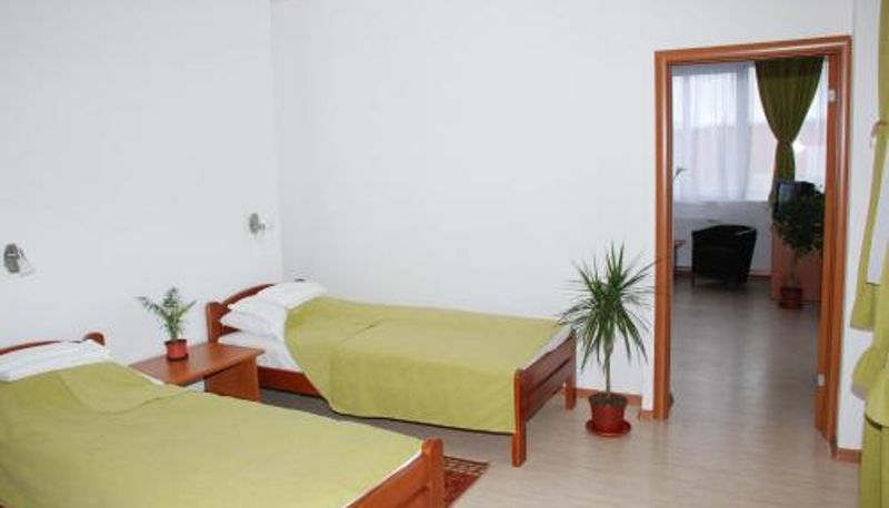 Info - M Garni Hotel