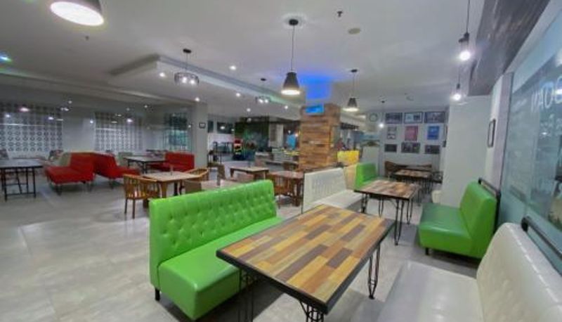 Frühstücksraum innerhalb des Restaurants - Meotel Purwokerto