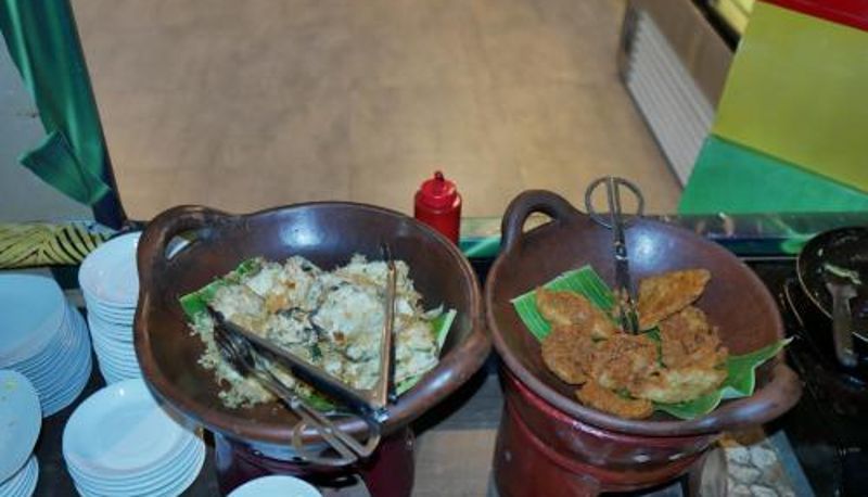 Frühstücksraum innerhalb des Restaurants - Meotel Purwokerto