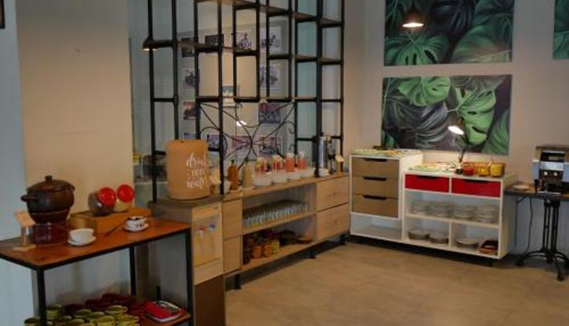 Frühstücksraum innerhalb des Restaurants - Meotel Purwokerto