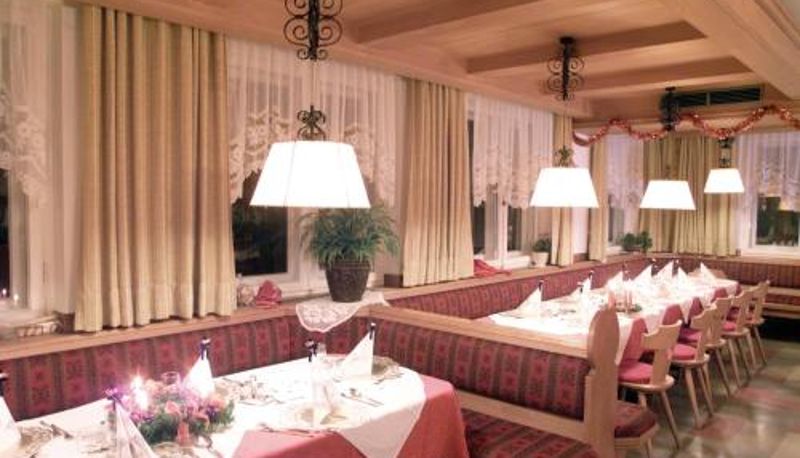 Frühstücksraum innerhalb des Restaurants - Hotel Bruggerwirt